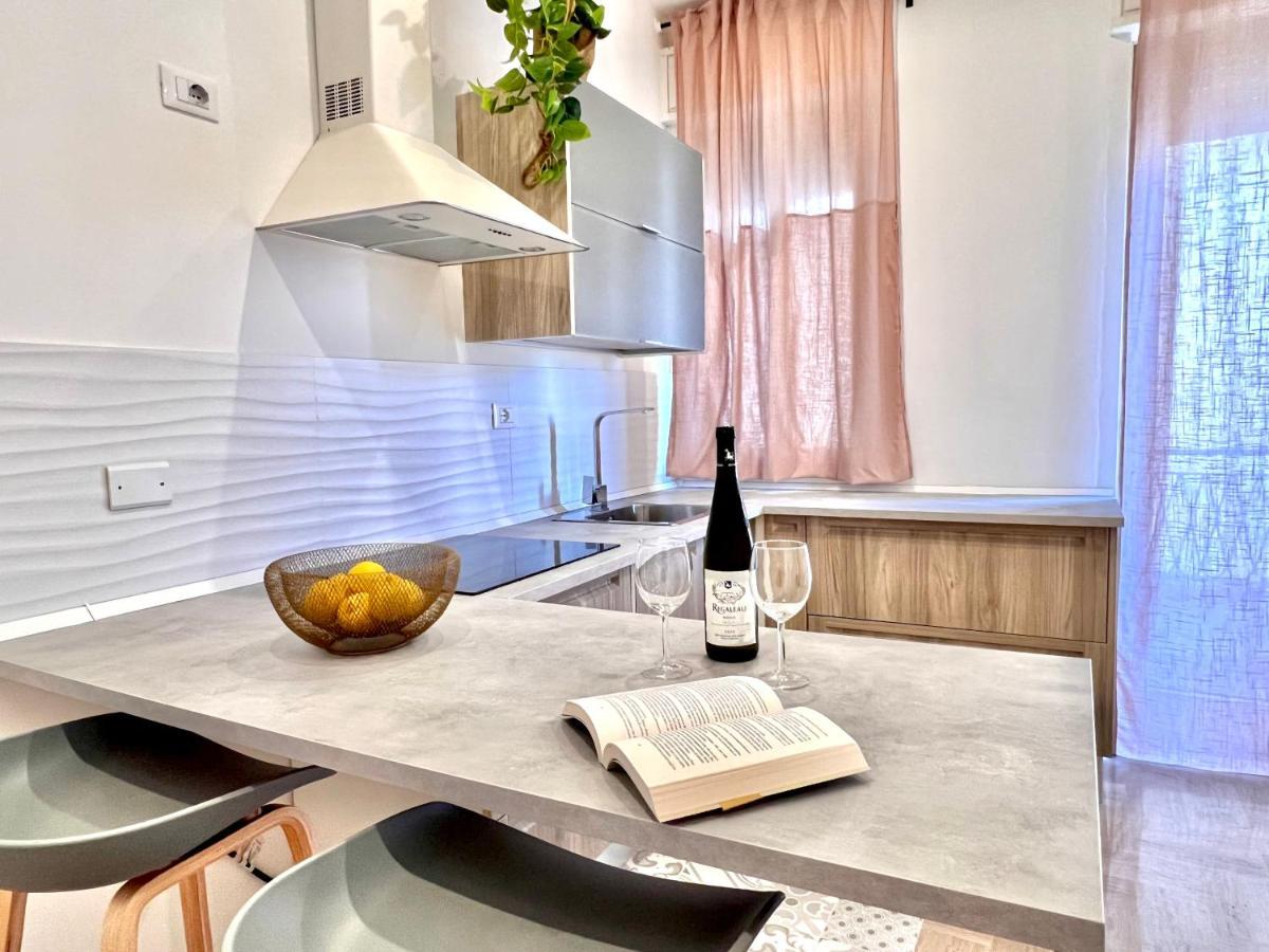 Villa Di Nera Apartments Palermo Bagian luar foto